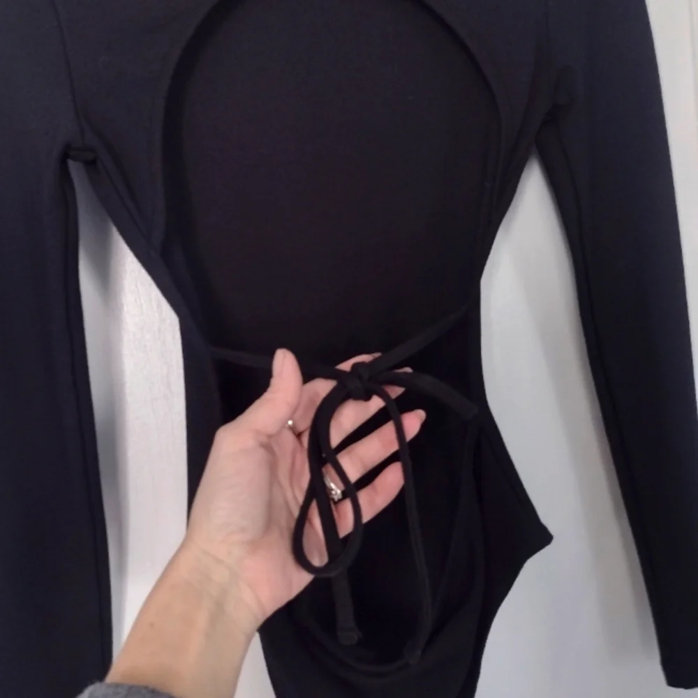 NA-KD Open Back Bodysuit - Picture 6 of 14